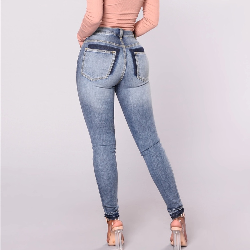 Sneak peek high rise jeans 👖